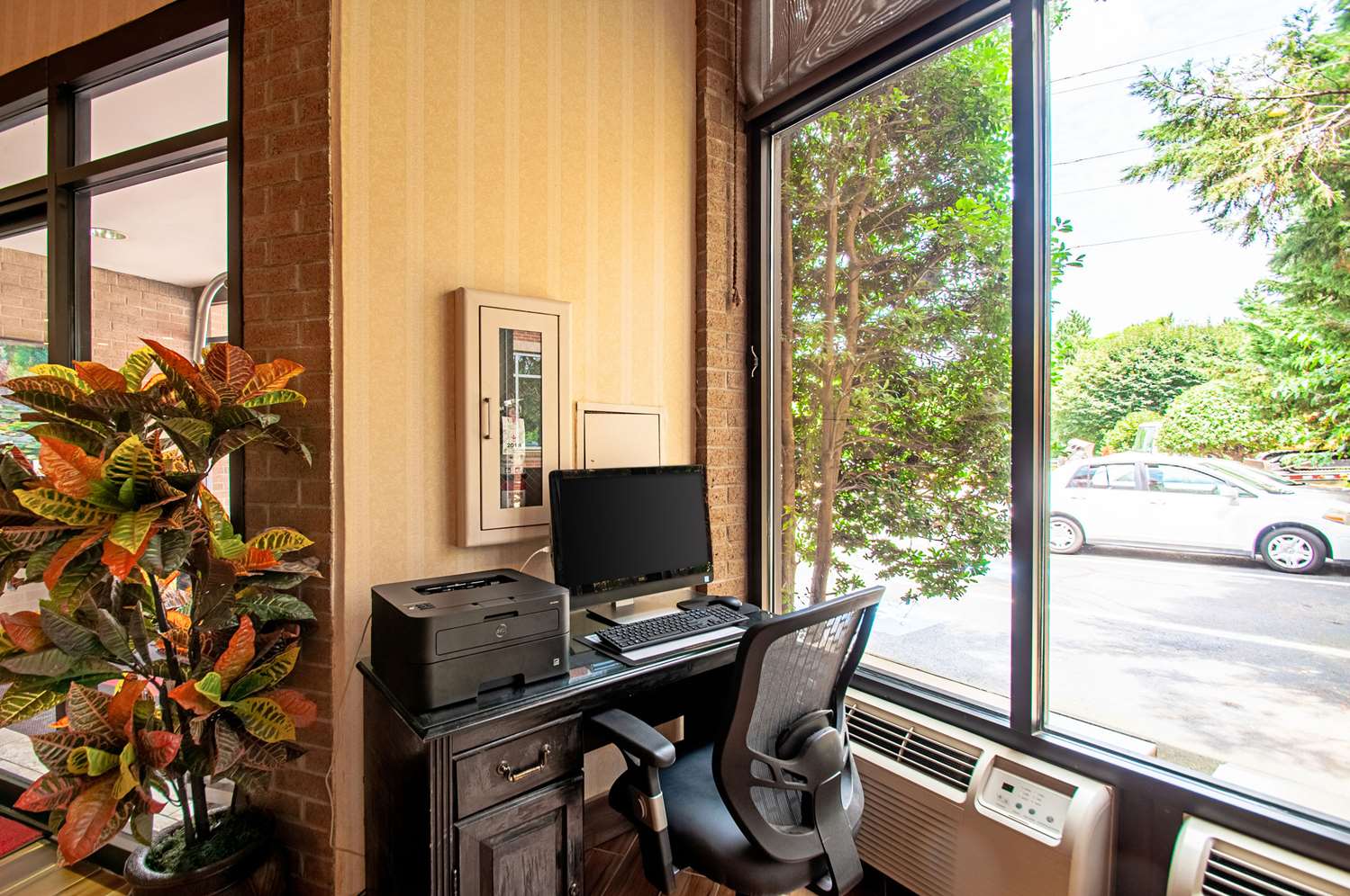 Econo Lodge Metro 32/36