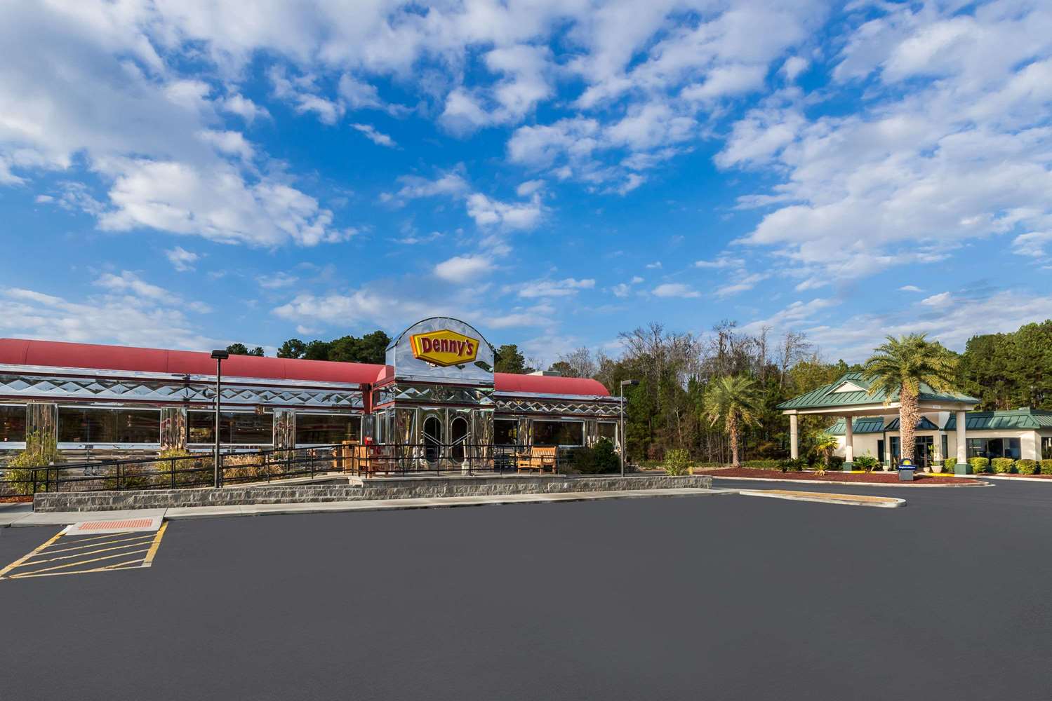 Days Inn by Wyndham Richmond Hill/Savannah 15/17