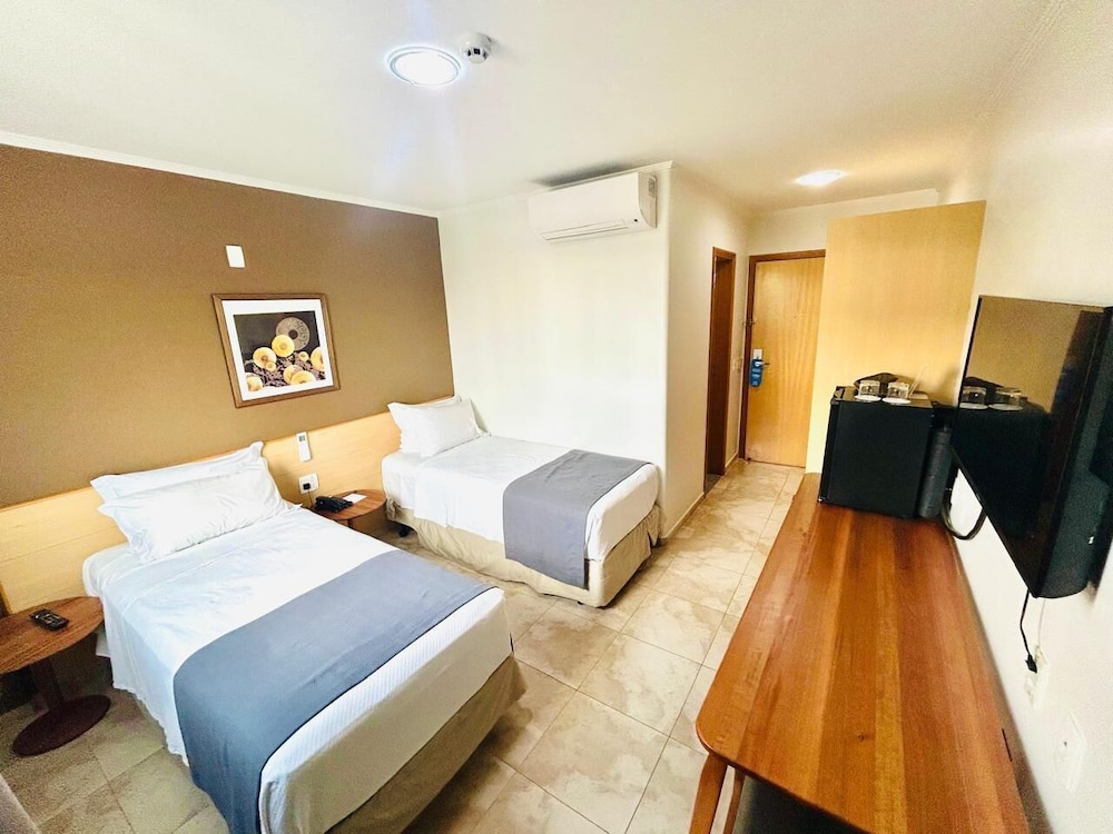 EXECUTIVE, TWIN BEDS