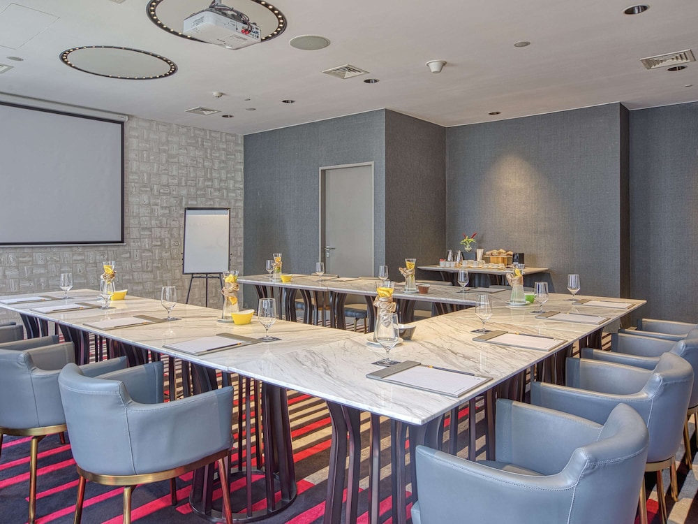 Novotel Suites Manila At Acqua 45/52