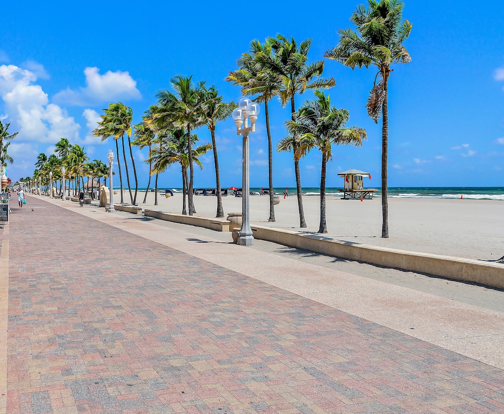 Hollywood Beachside Boutique Suites 43/46