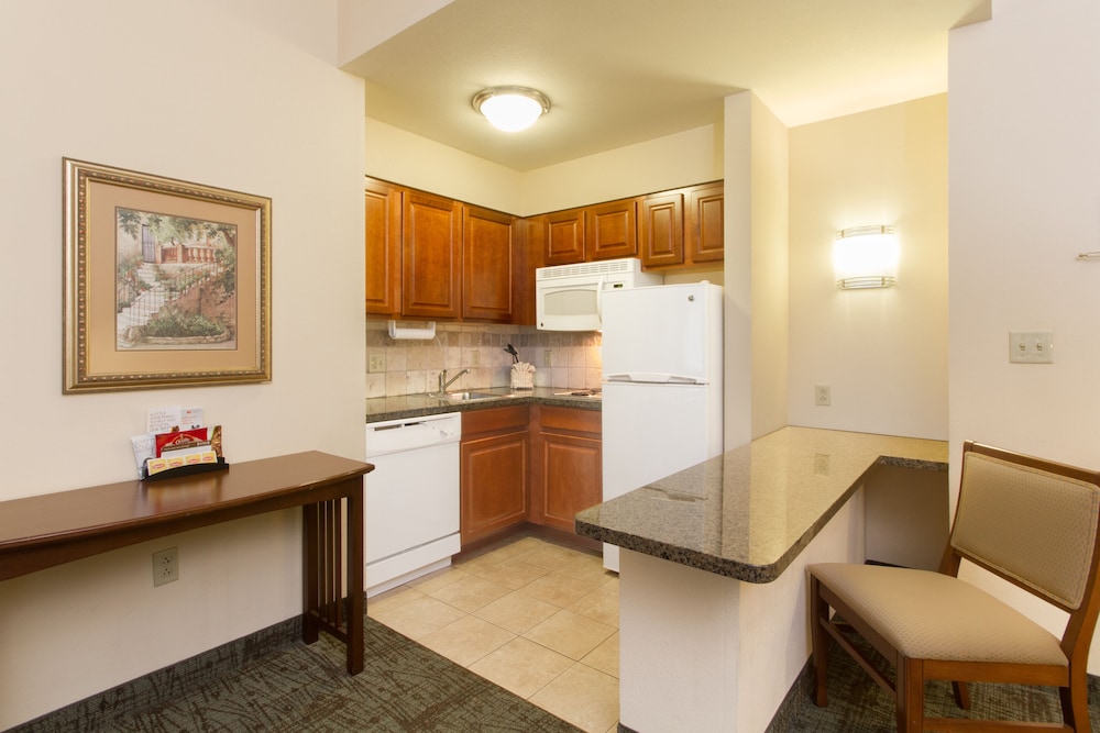 Staybridge Suites Buffalo 59/76