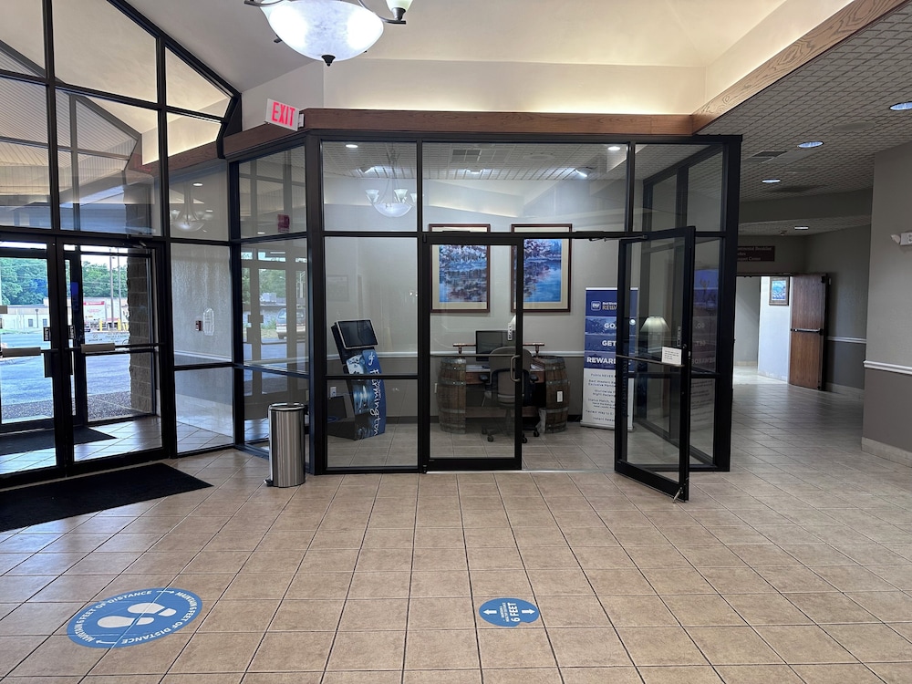 Baymont Inn and Suites by Wyndham Farmington, MO 36/62