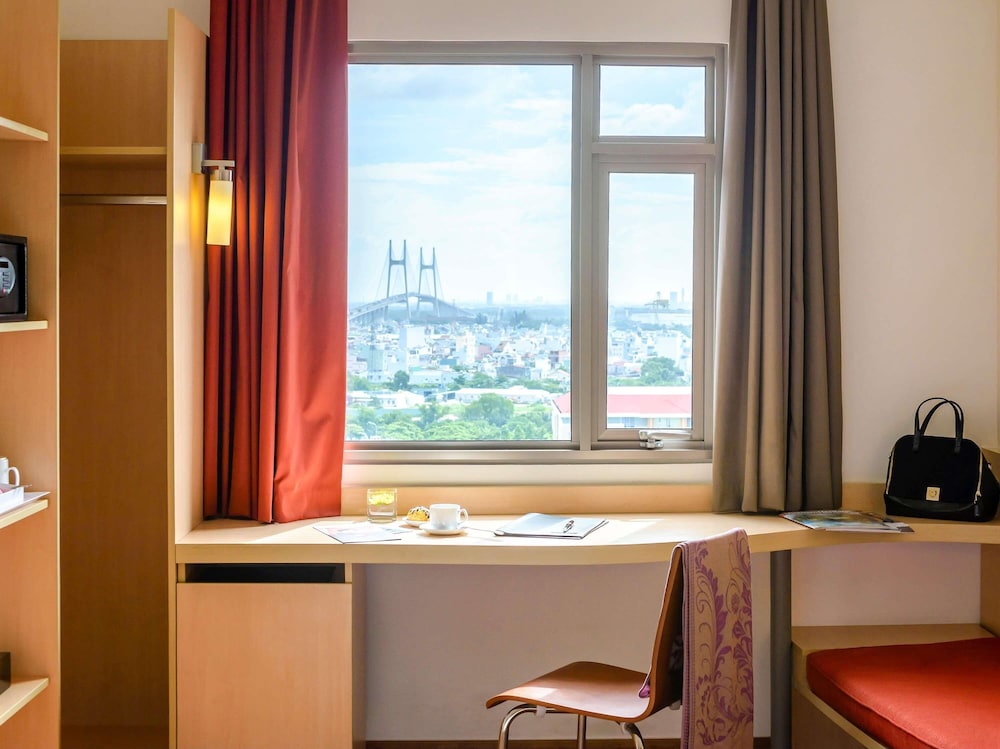 Ibis Saigon South 48/50