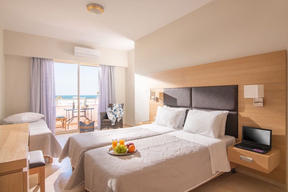 Pleasure Beach Hotel 8/32