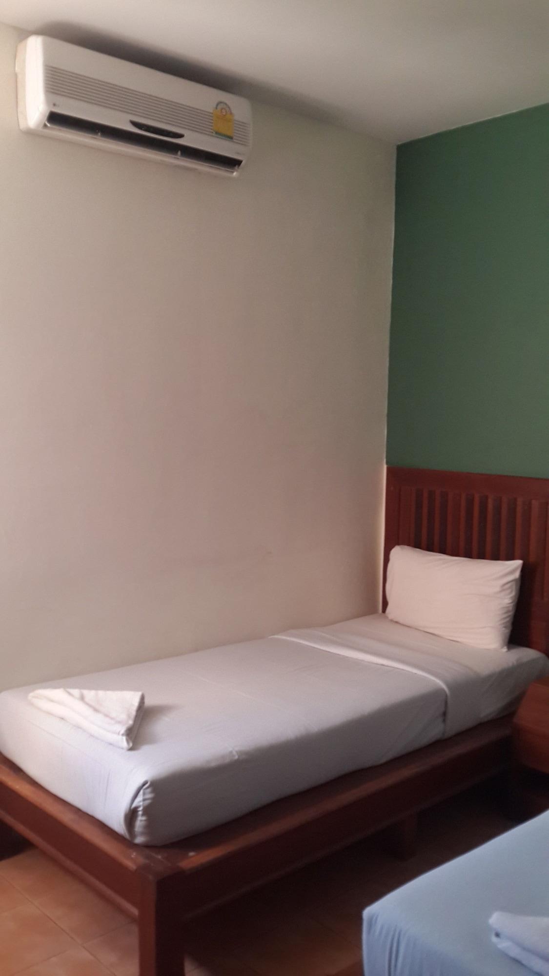 Chaweng Inn 2/18