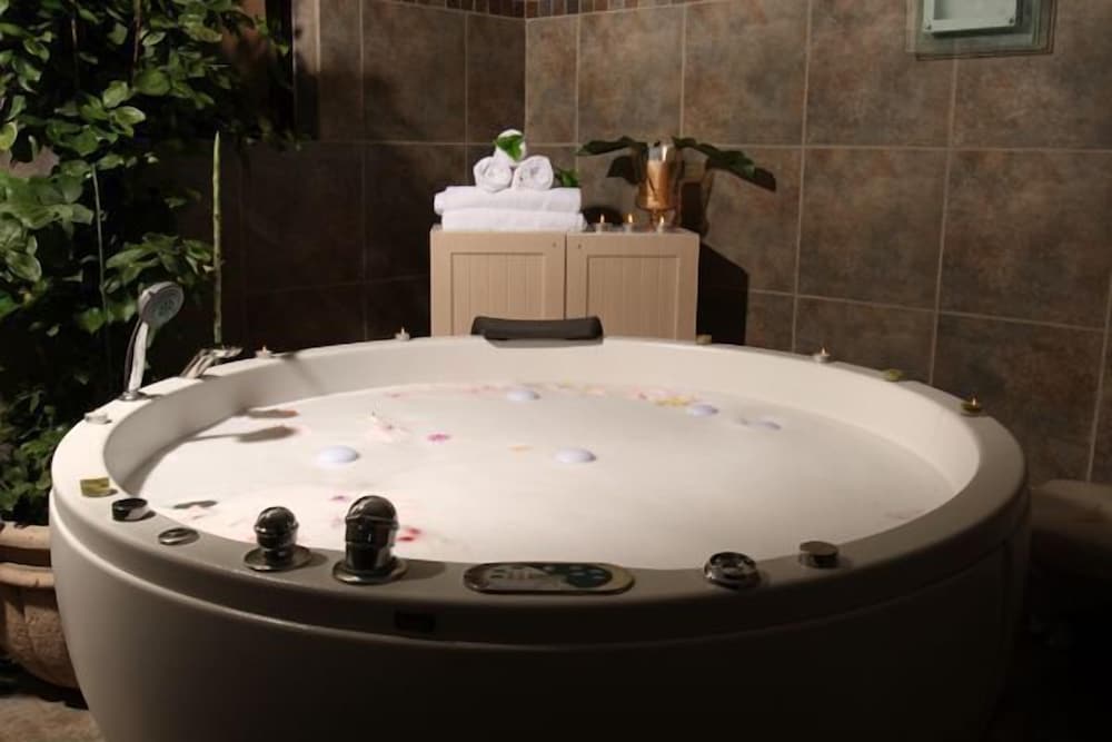 Clear Essence California Spa And Wellness Resort 63/64