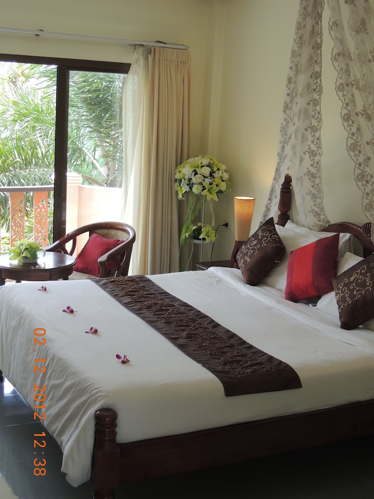 LANTA SEAFRONT RESORT 29/66