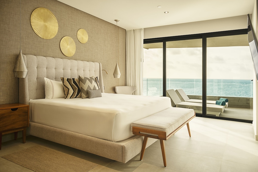 The Fives Oceanfront Puerto Morelos 18/71