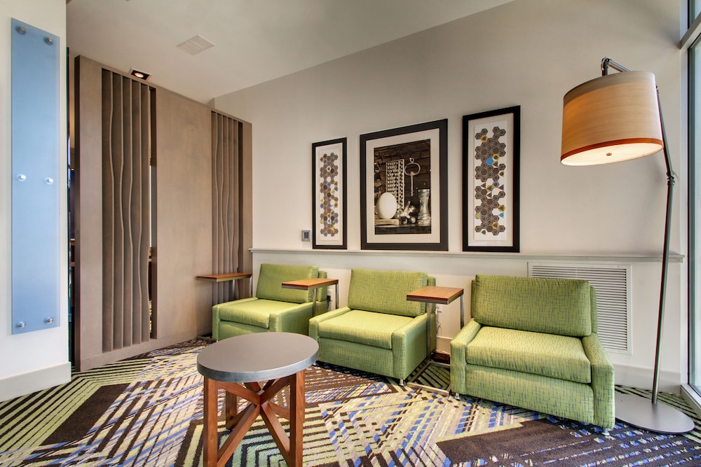Holiday Inn Express & Suites - Summerville 40/55