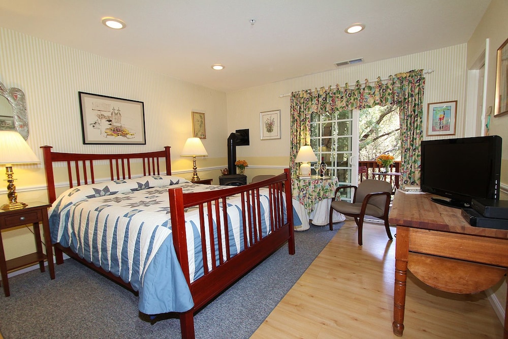Sunrise, Queen and Twin Beds