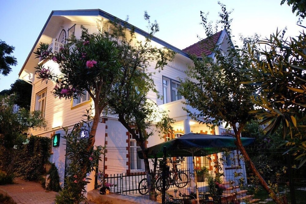 Serguzest Otel 3/72