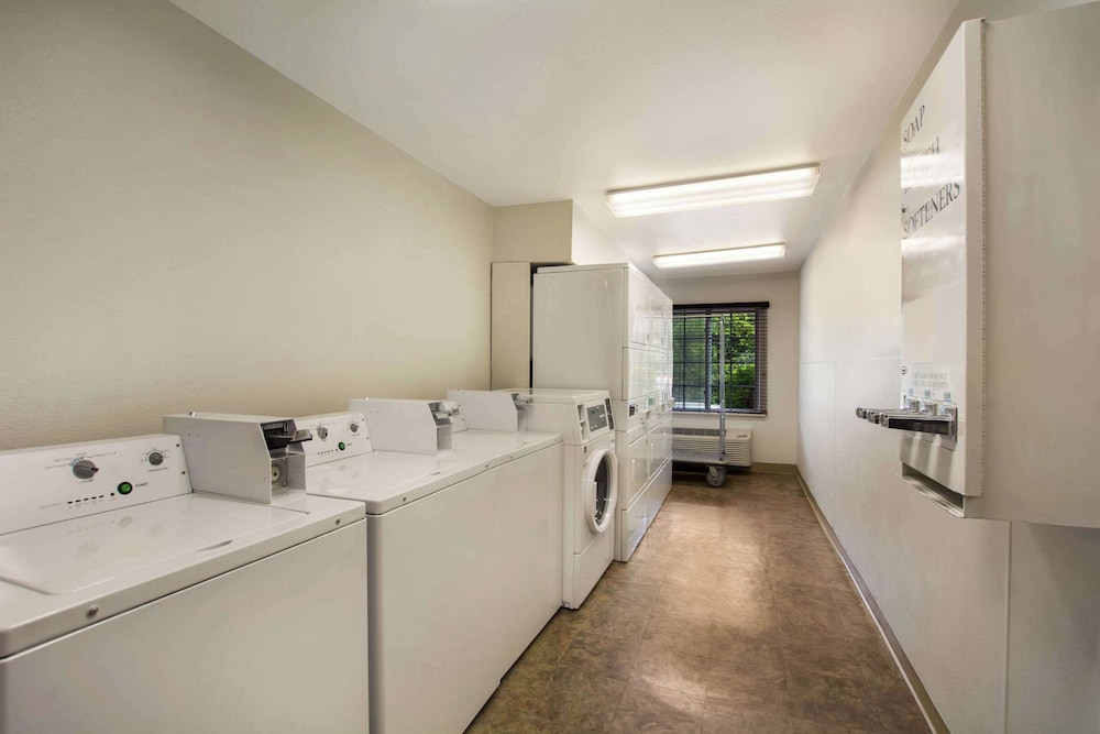 WoodSpring Suites Louisville Southeast 16/34