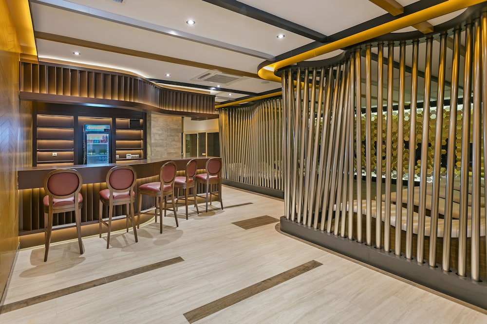 B Business Hotel & Spa 10/53