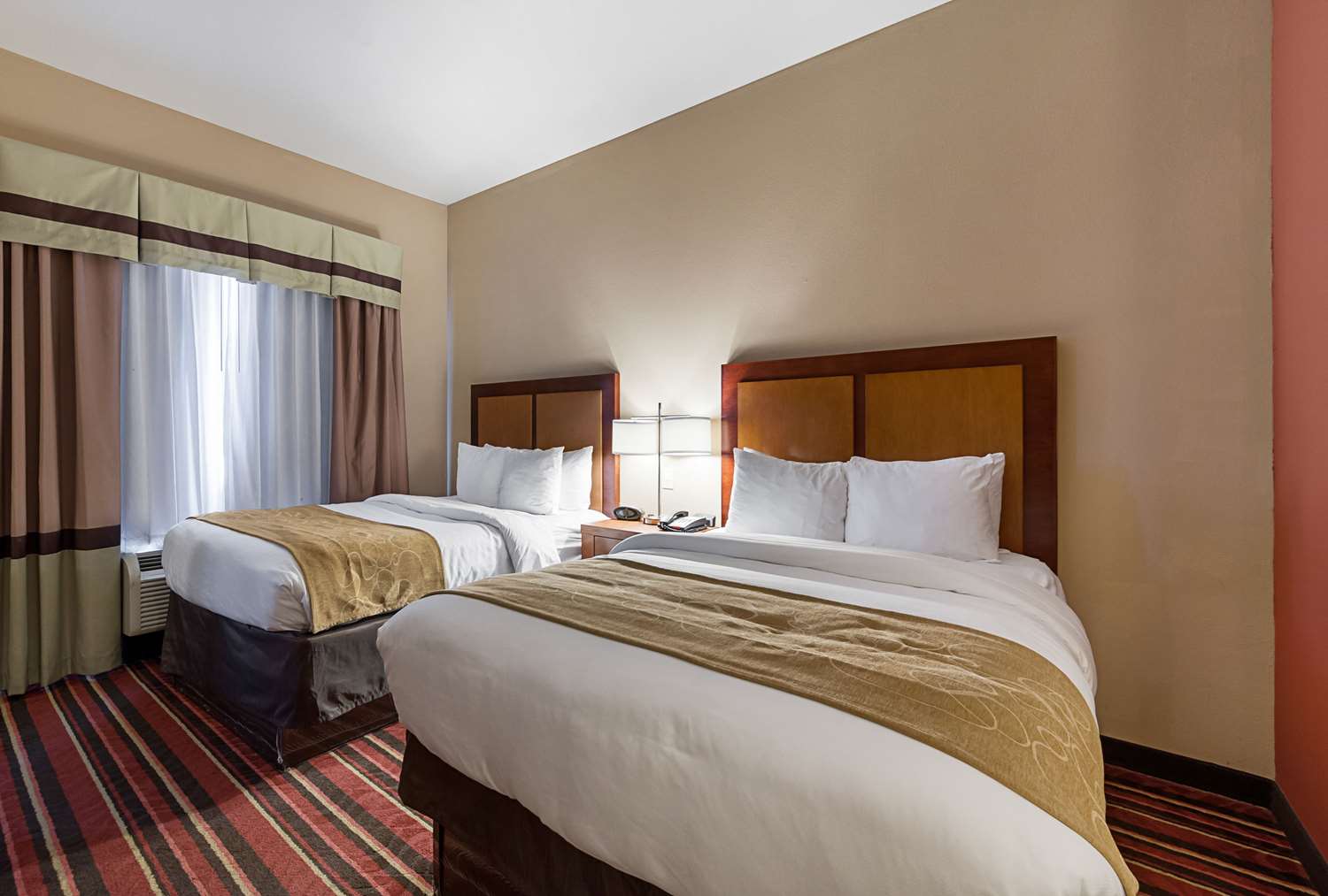SUITE, 2 DOUBLE BEDS