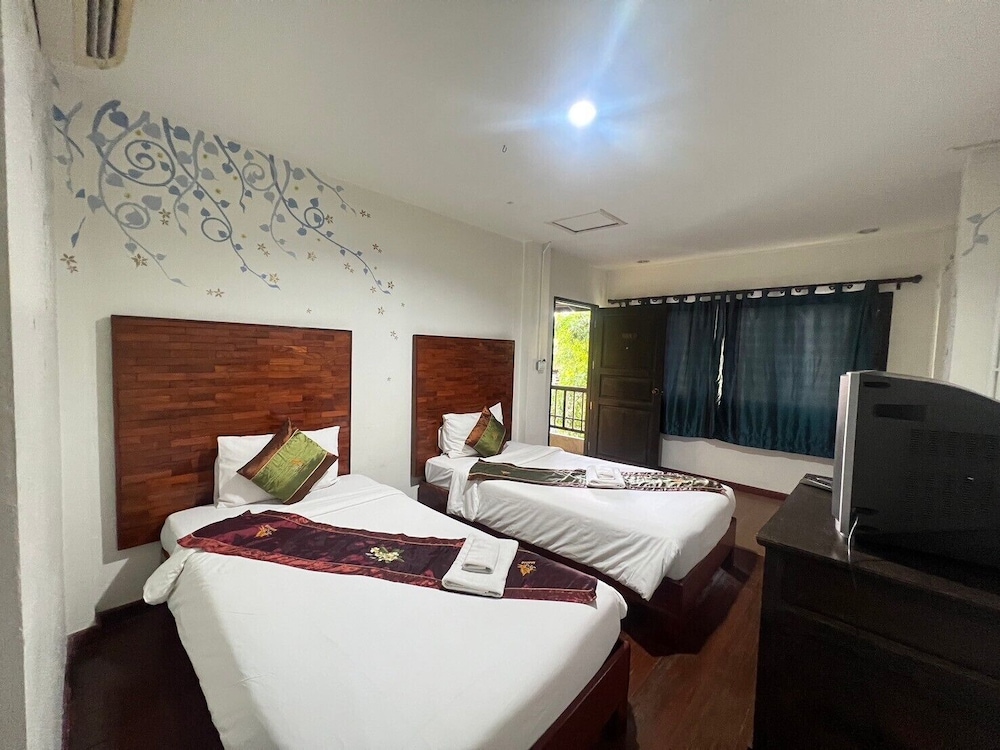 DELUXE, TWIN BEDS