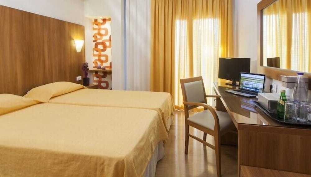 Leto Hotel 12/40