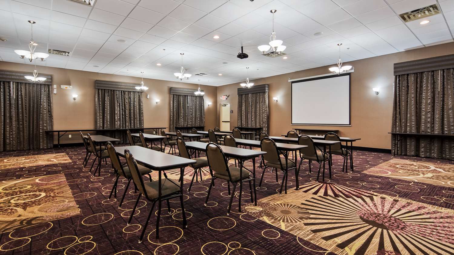 Best Western Plover-Stevens Point Hotel & Conference Ctr 16/20