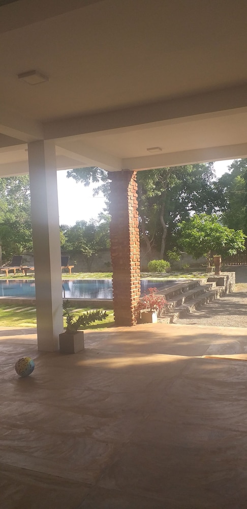 Amelia Resort 48/50