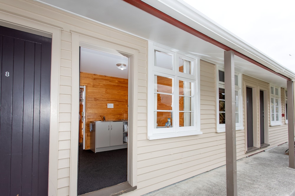 Wellington Top 10 Holiday Park 1/50