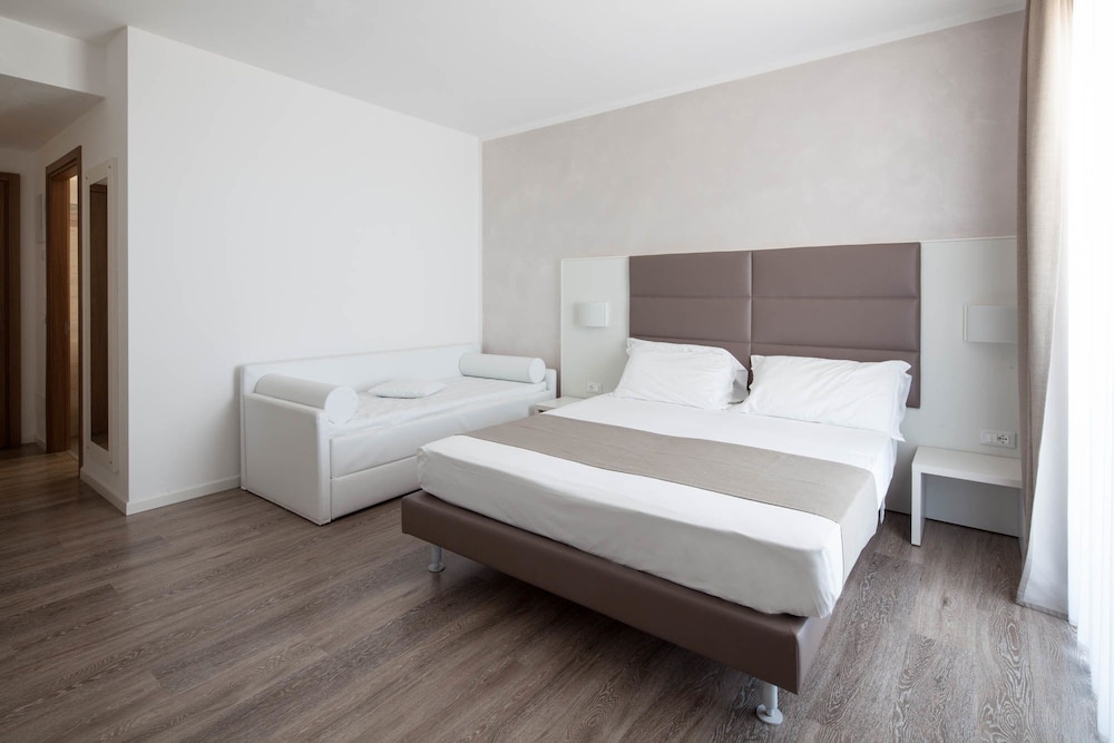 Hotel Columbia &amp; Ninfea 13/50