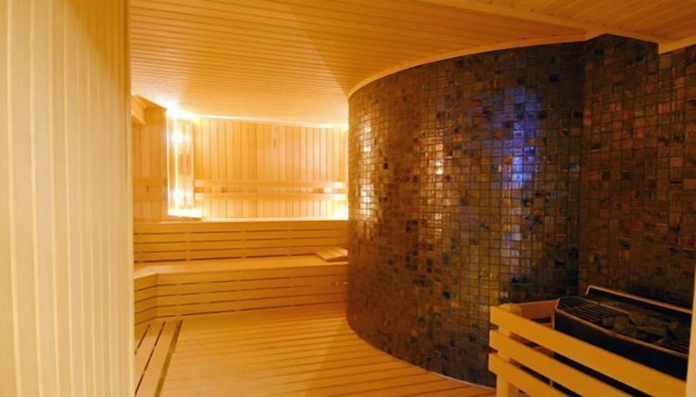 Mosaic Hotel 40/65