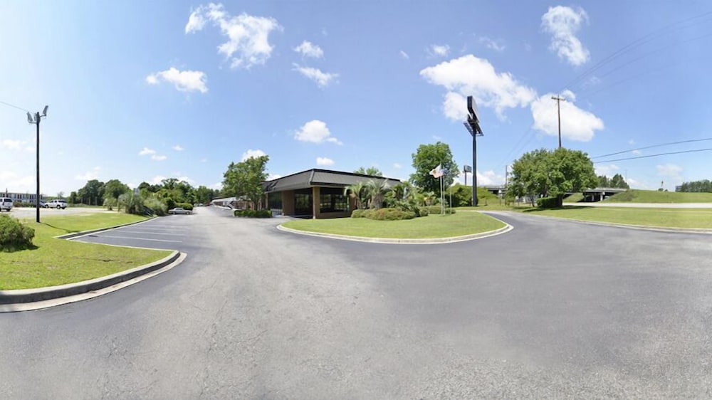 Days Inn by Wyndham - St. George, SC 2/41