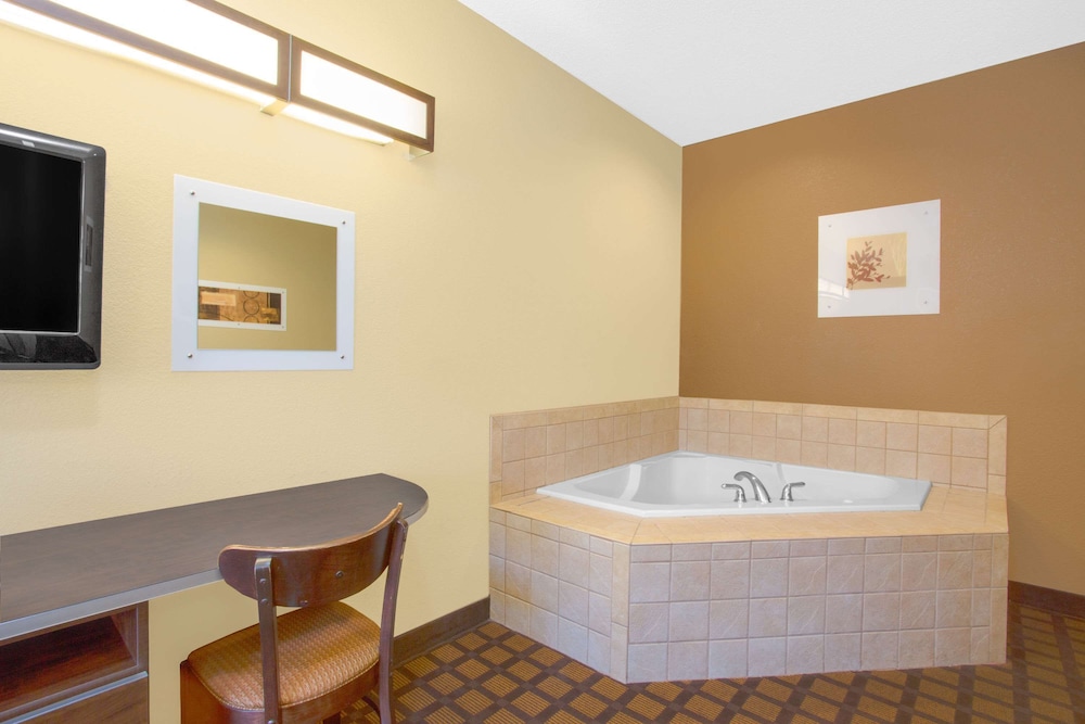 Microtel Inn And Suites By Wyndham Harrisonburg 28/29