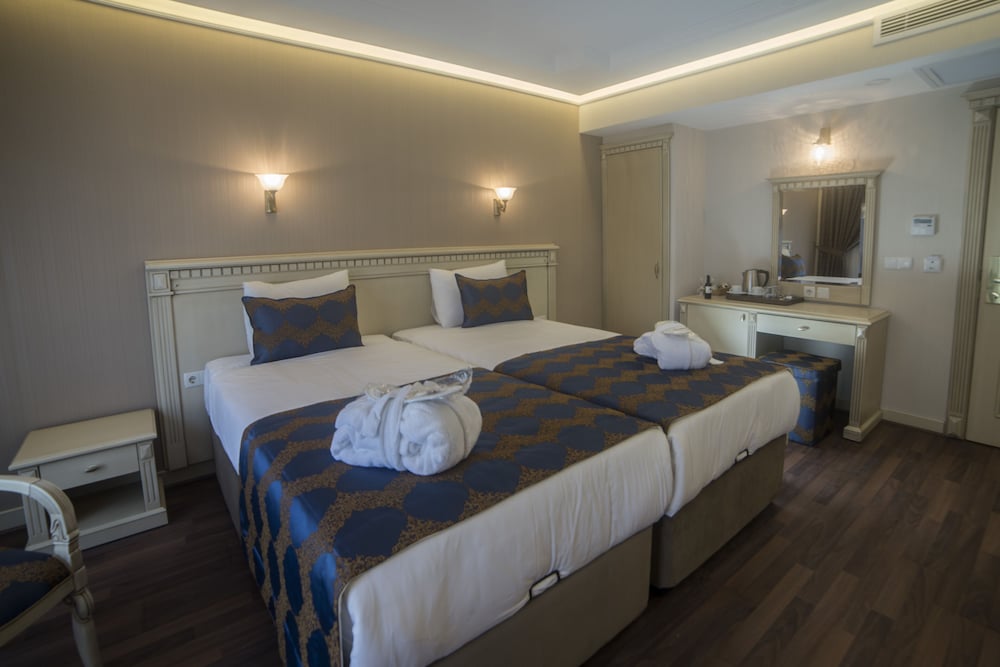Sarnic Hotel and Sarnic Premier Hotel 13/50