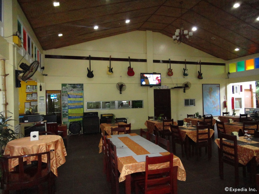 Blue Lagoon Inn Suites 15/25