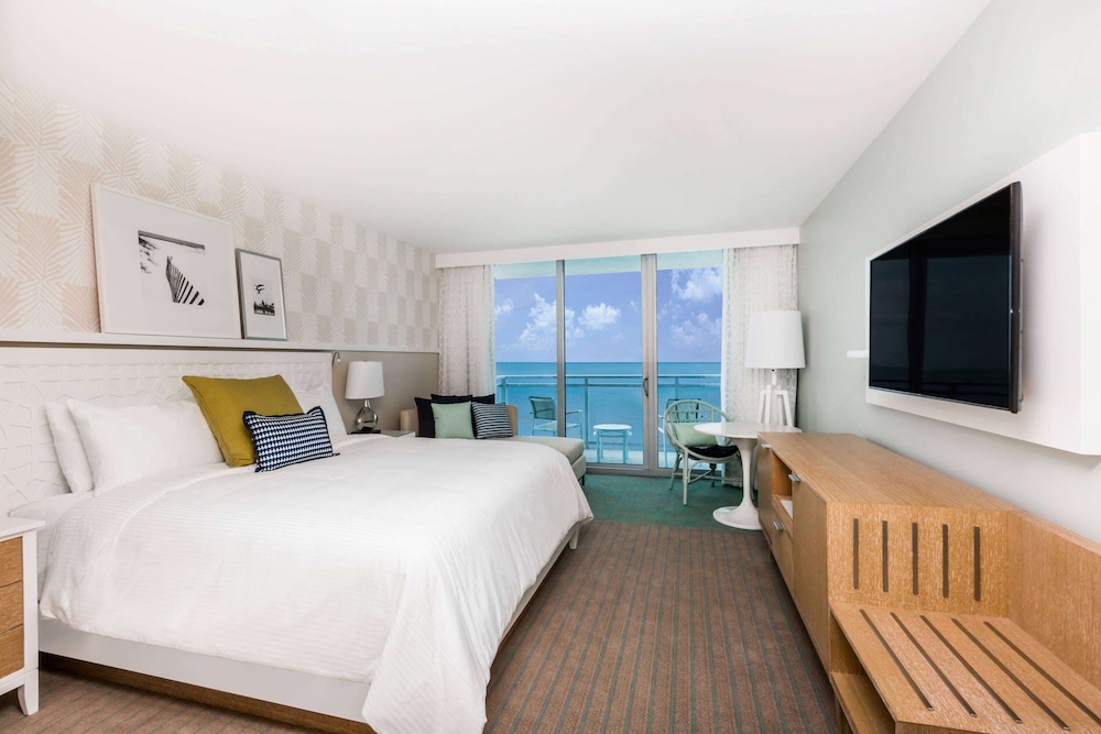HOSPITALITY, SUITE, KING BED