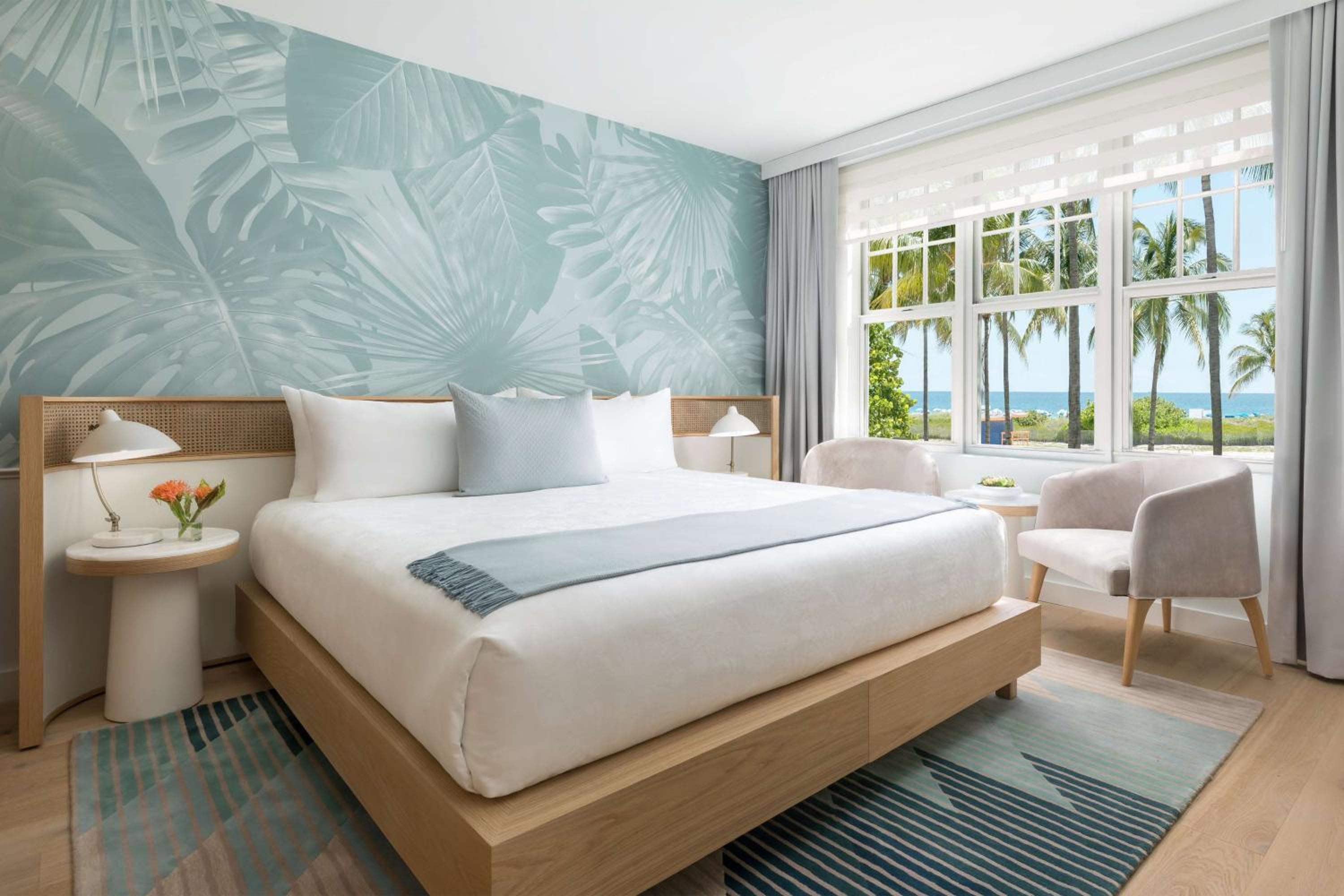 Oasis, Suite, King Bed, Ocean Front