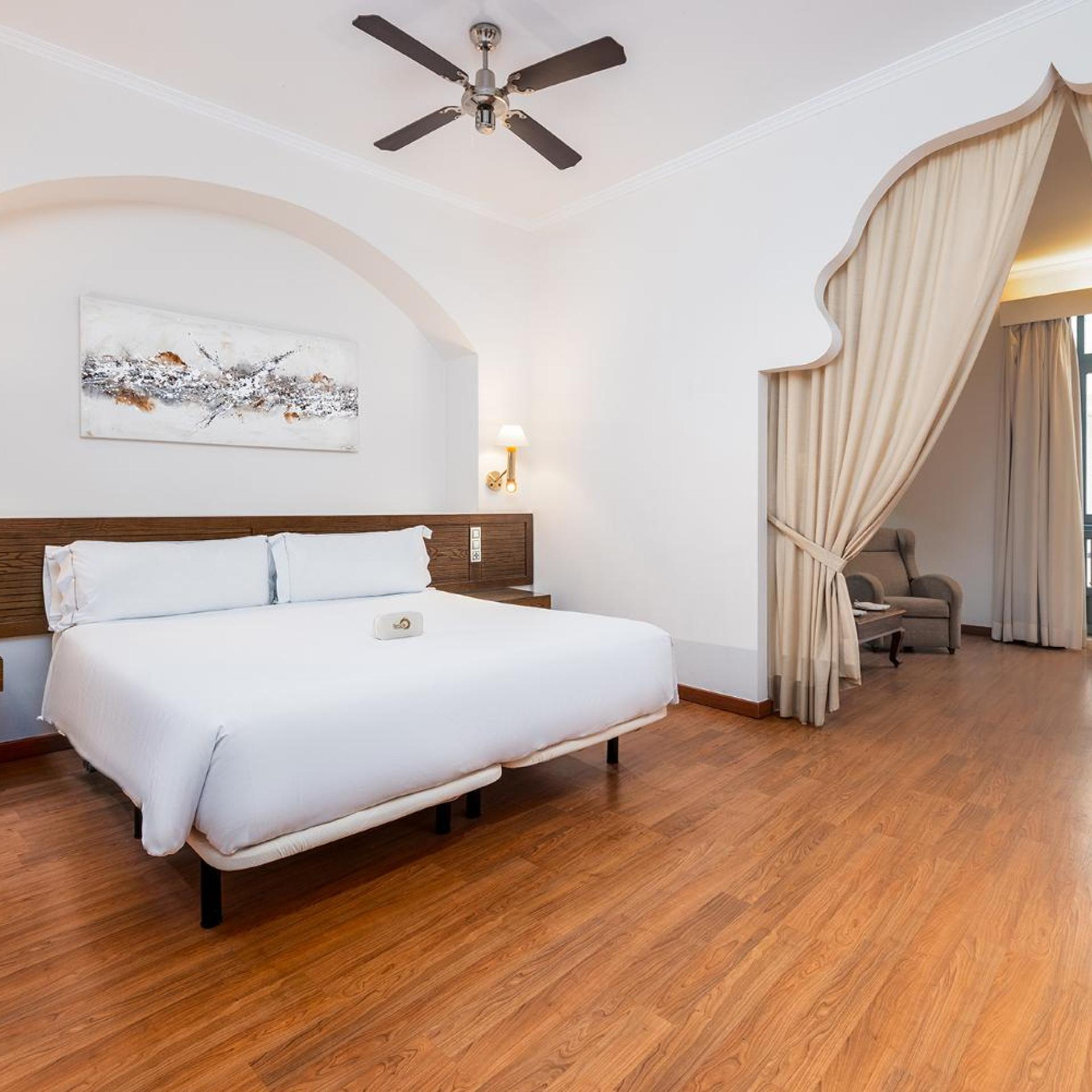 Junior Suite, Sofa