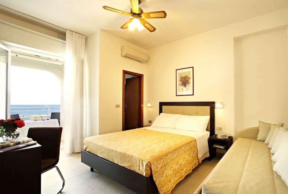 Mediterraneo Hotel and Suites 23/50