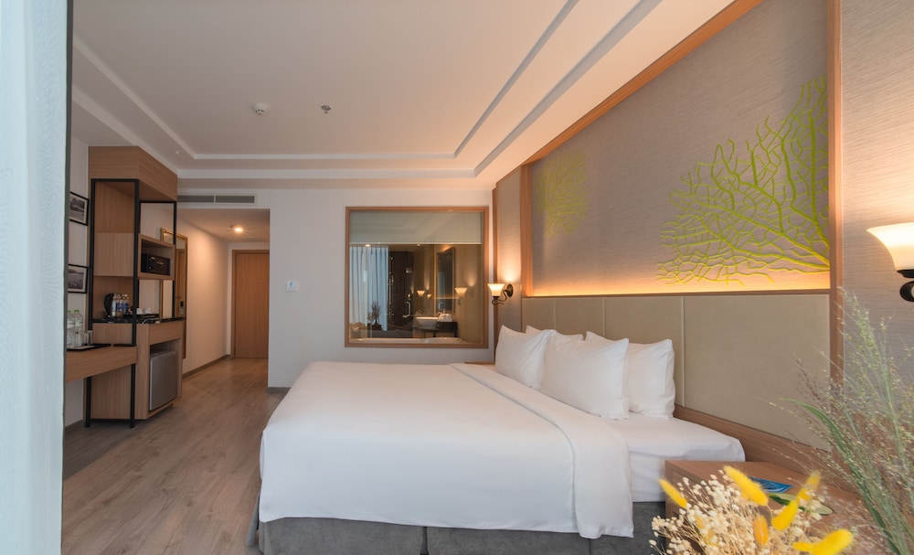 PREMIER, DELUXE, OCEAN VIEW, BALCONY