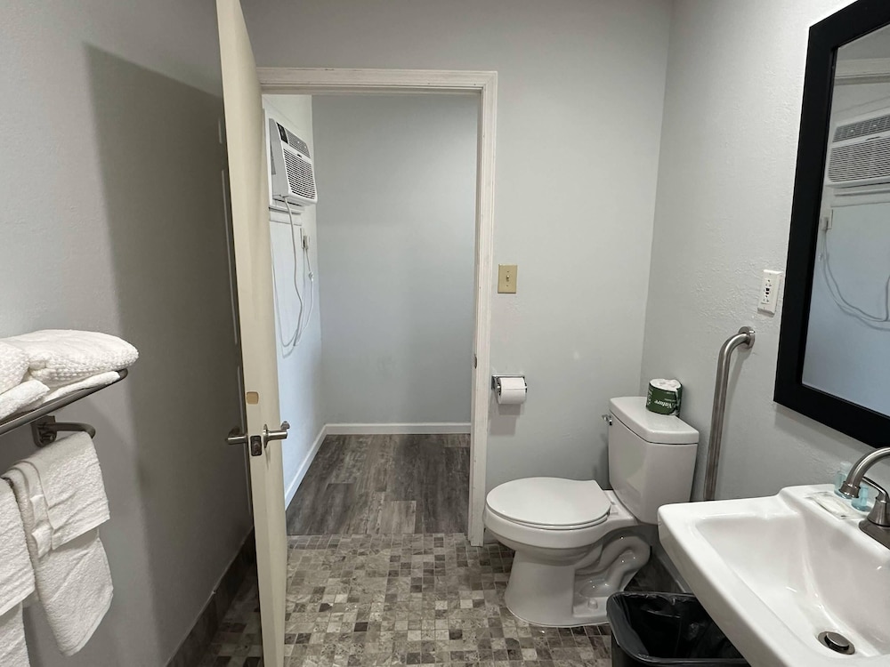 Birchwood Suites 48/50
