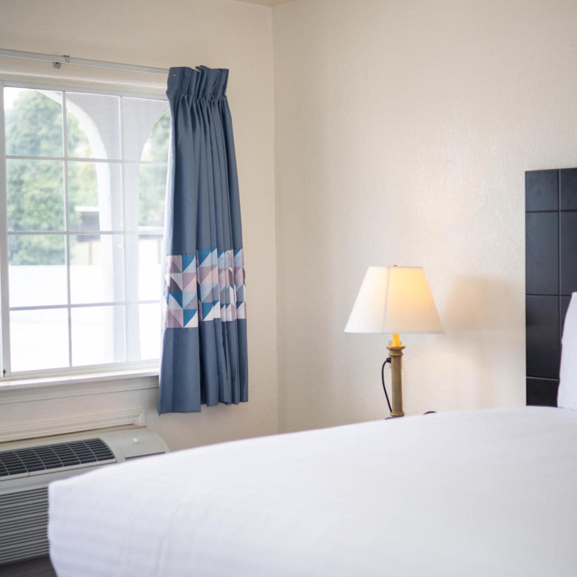 Deluxe Inn 15/25