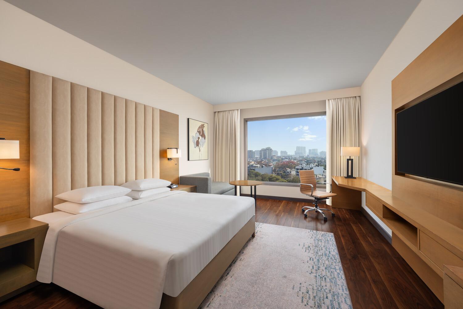 Guest Room, King Bed, High Floor, Courtyard By Marriott Gurugram Downtown 2/6
