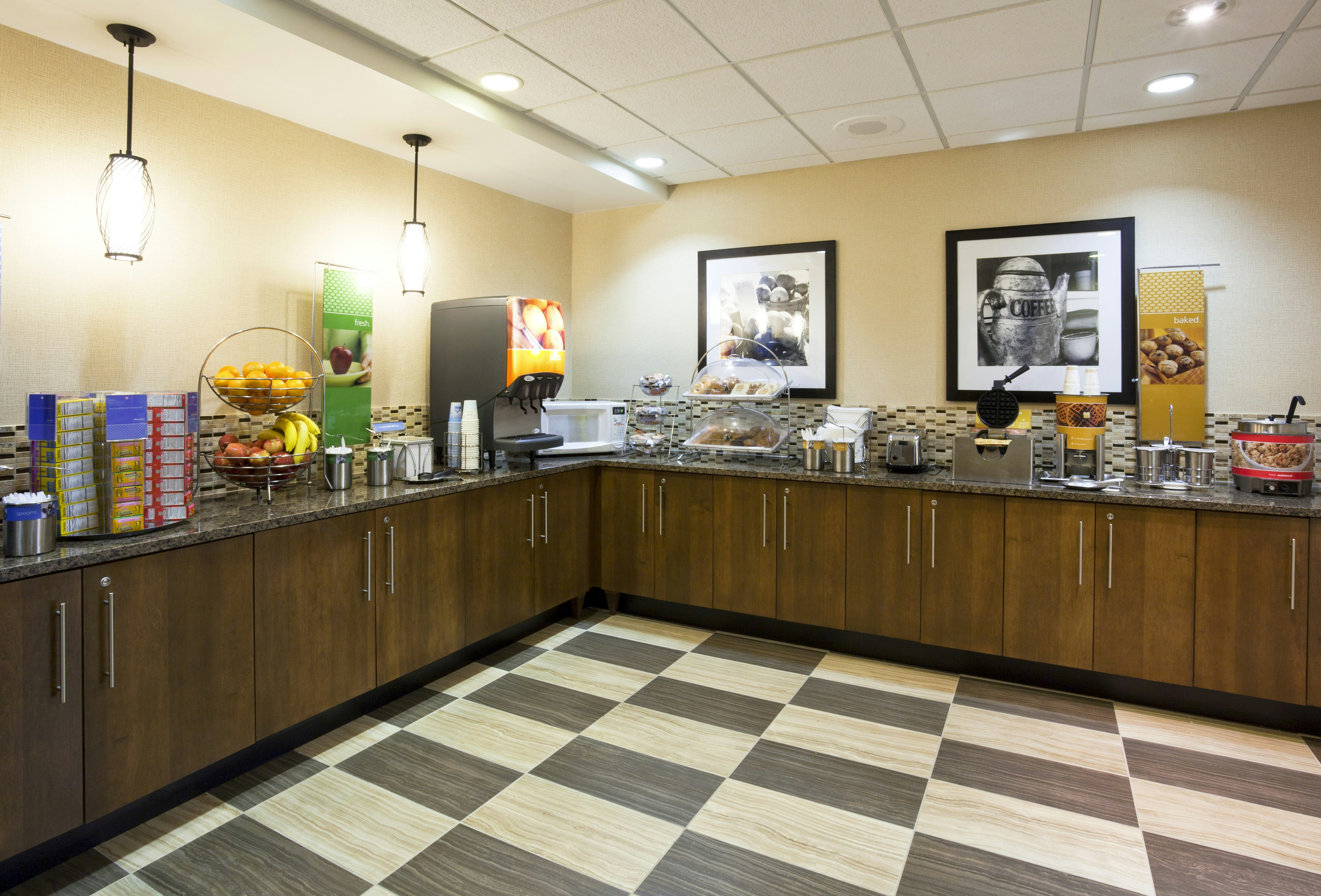 Hampton Inn Rockford 3/6