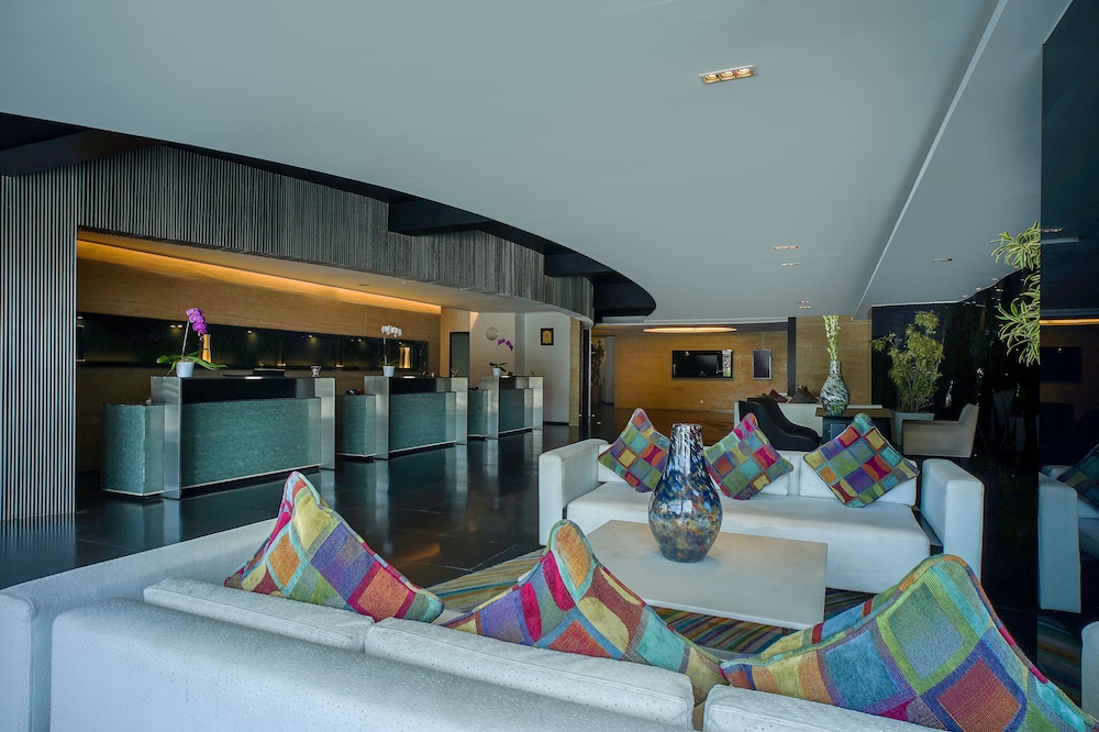ARTOTEL TS Suites Surabaya 23/34