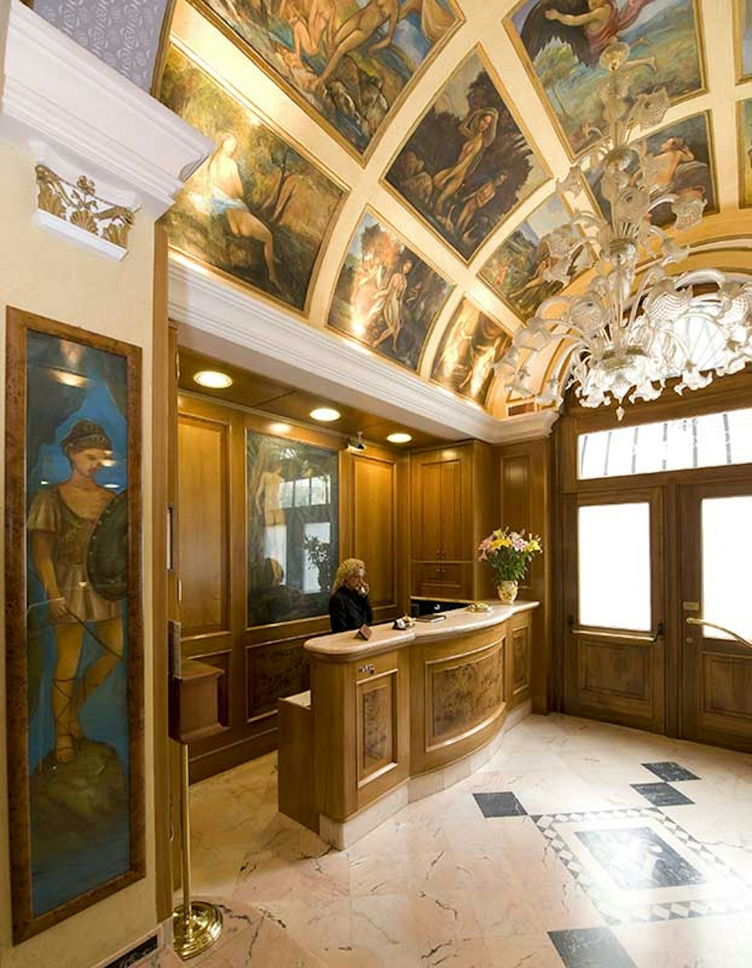 Joli Hotel 5/50