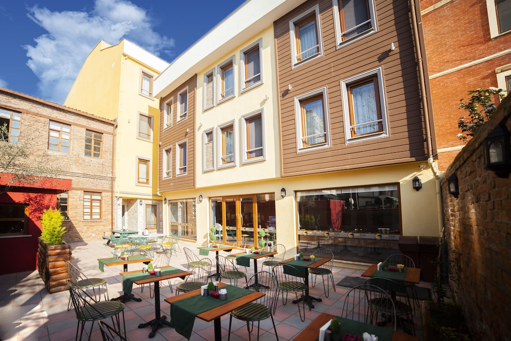 Set Ozer Hotel 6/60
