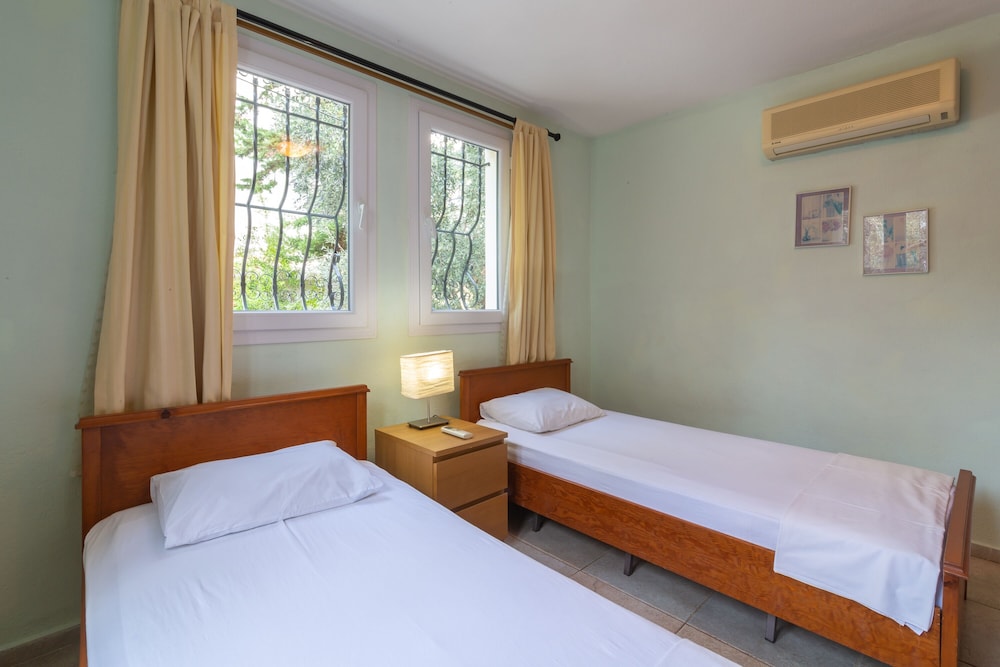 2 BEDROOMS, PREMIUM, APARTMENT, BAY VIEW, TERRACE