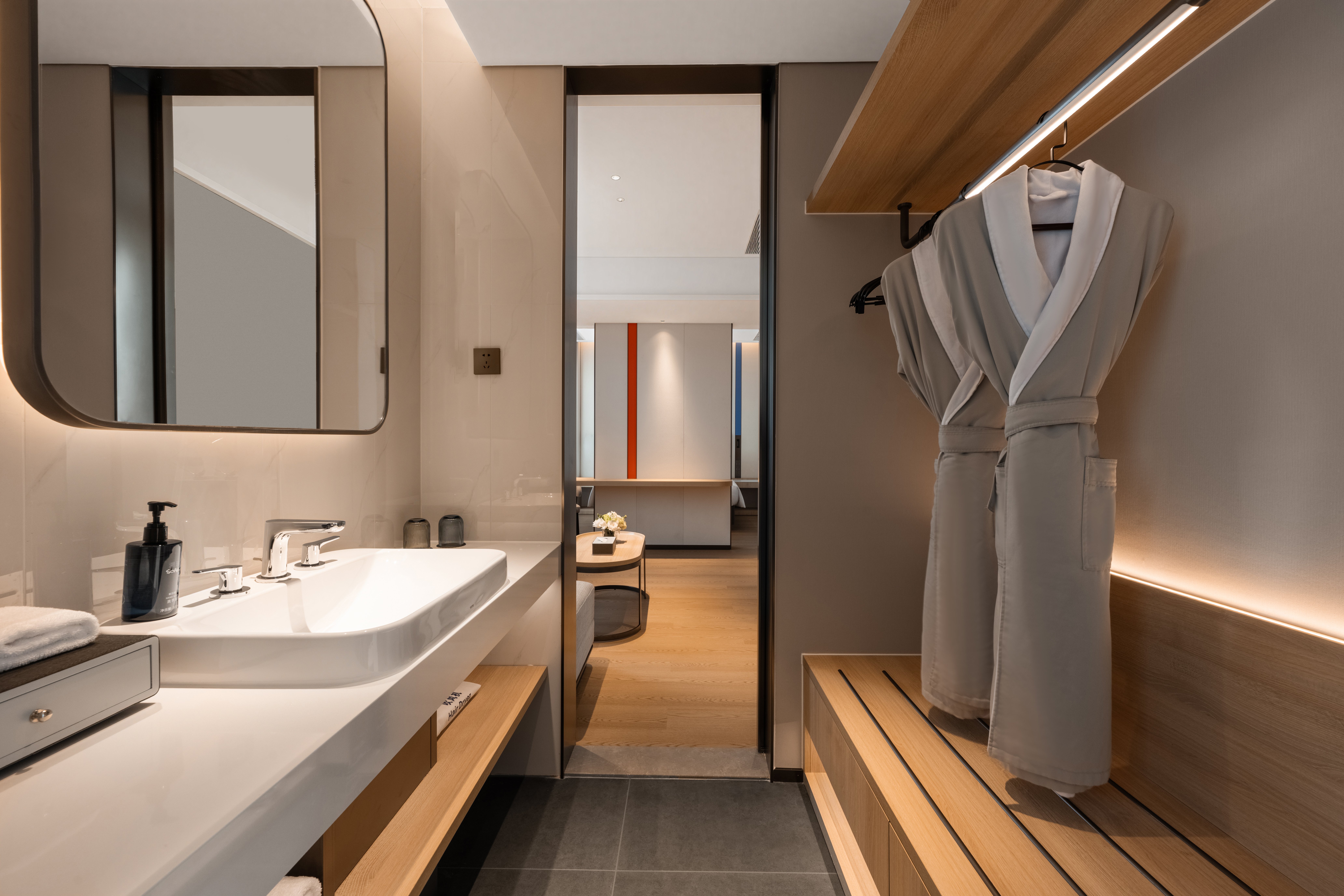 Holiday Inn Express Chengdu Huanhuaxi 65/67