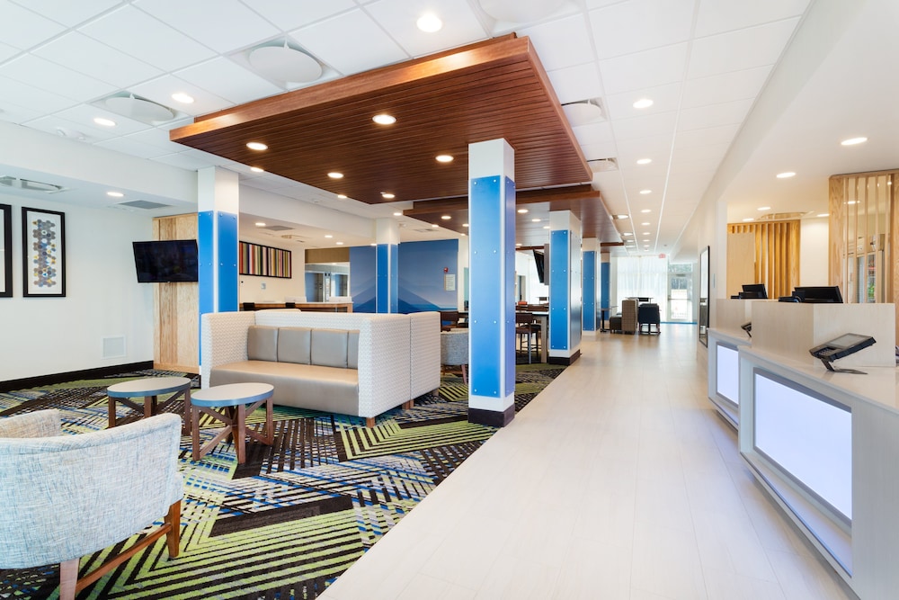 Holiday Inn Express Suites Niceville Eglin Area 10/50
