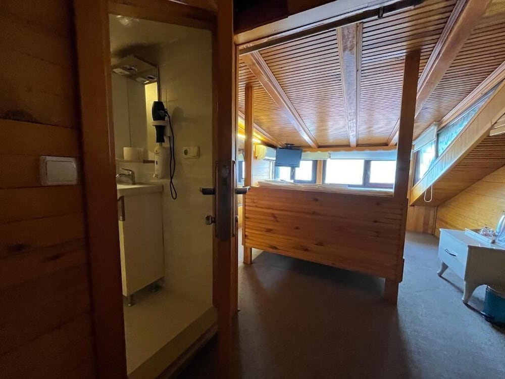 LE SAFRAN SUITE 38/50