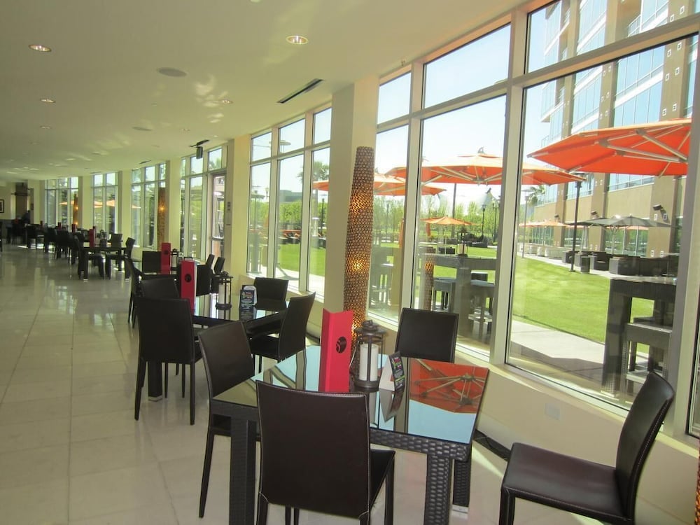 University Plaza Waterfront Hotel 40/50