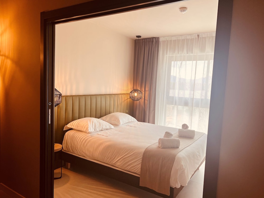 Junior Suite, Queen Bed, Sofa