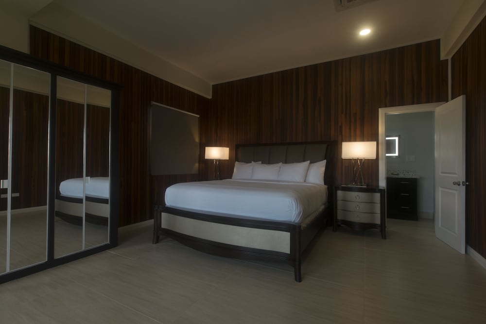 King's Hotel & Residences 10/33
