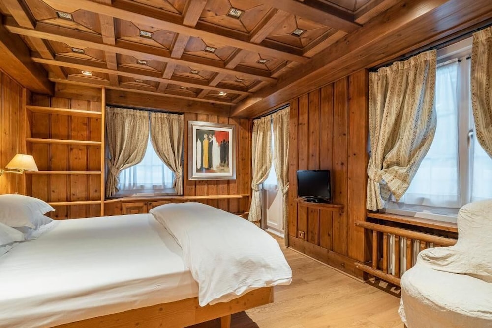 PARC HOTEL VICTORIA CORTINA 37/58